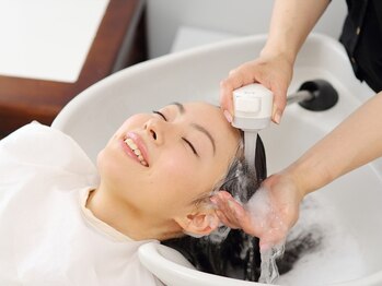 美容室サルビア知立店の写真/心身を癒すヘッドスパが自慢のサロンで、特別なひとときを過ごしませんか?サルビアでリフレッシュを!