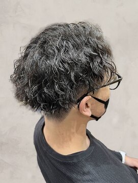 アース オーセンティック 関内店(EARTH Authentic) 波巻きツイストスパイラル/刈り上げセンターパート/無造作質感