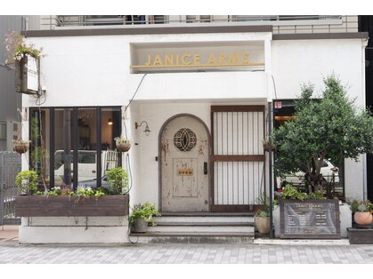 ジャニスアームズ(JANICE ARMS)の写真