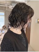 雨の日も安心!湿気でうねるクセ毛を活かしたレイヤーボブパーマ