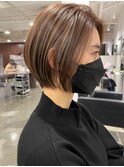 横浜西口ショートボブ顔周りレイヤー白髪染めグレージュカラー