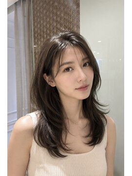 オアシスアヴェダ ザ・ペニンシュラ東京(OASIS AVEDA) 大人セミロングレイヤー・長め前髪・グレージュ20代30代