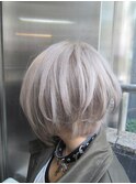ダブルカラー★アッシュミルクティー前下がりボブ