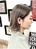 外ハネ切りっぱなしボブ