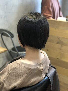 クシュ 所沢東口店(kusyu...) カーキグレージュマッシュショートボブフェザーバングヘナ(所沢)