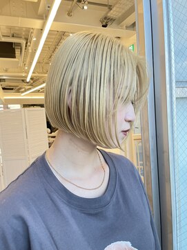 アナ ラーナ(Anna Lanna) 柔らかブロンド×ボブ