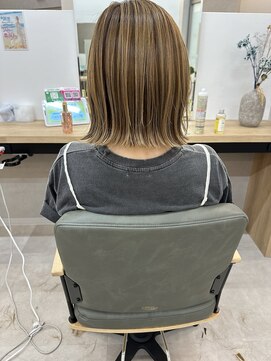 カイノ イオンモール橿原店(KAINO) 切りっぱなしボブとハイライト