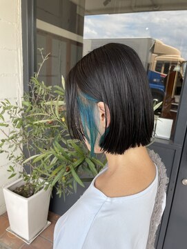 オルシェット(olchette) インナーカラー(ターコイズブルー)とボブ