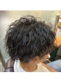 センターパートツイストスパイラル刈り上げマッシュ