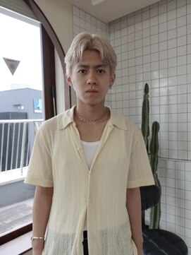 スタニング 渋谷(STUNNING.) ホワイトベージュ/メンズカット/センターパート