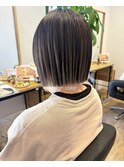 デザインカラー×ぱっつんボブ