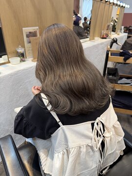 チャプター 問屋町(chapter) ケアブリーチハイライトミルクティーグレージュ顔まわりレイヤー