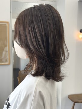 ミディアムレイヤーカット顔周りレイヤーウルフハッシュカット