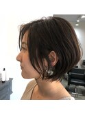 カーキベージュ×ショートボブ