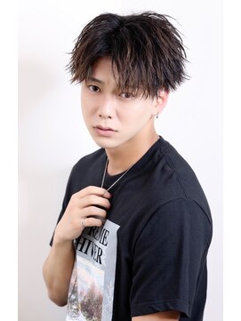 リップス 自由が丘(LIPPS) ツイストパーマ・センターパートシャープ束感