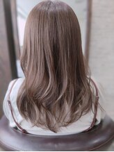 ハピヘアー(Hapi hair) ミルクアッシュベージュ×カジュアルウルフレイヤースタイル