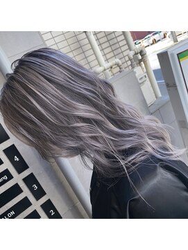 リルーア(RIRUA) 外国人風バレイヤージュ