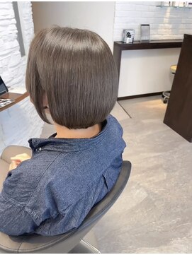 リリ(RiRi) グレージュマッシュボブ