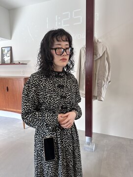 デン(den) 伸ばしかけの髪に◎大人っぽくプードルパーマ