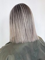 シオン(shion)&nbsp;ミディアムホワイトベージュダブルカラーボブ_ba583651