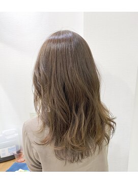 ロンドアベニール 北千住(Lond avenir) ふんわりレイヤー シアーベージュ 西田大樹