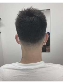 シュン(SHUN) ショートヘア、ローフェード。