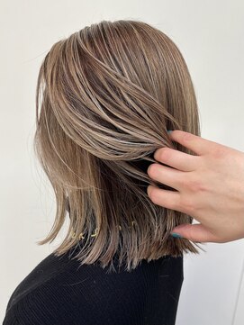 ステア ケース(stair case) ふんわりくすみベージュ ハイライトグラデーション 20代30代40代