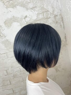 プライズ アイリス 池袋東口店(prize Iris) ダブルカラーで透明感ネイビーブルー/ハンサムショート/池袋