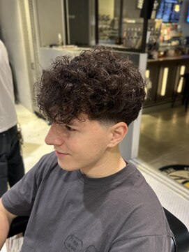 フランクスバーバーザスタンド(Frank’s barber the stand) スペインカール/スパイキーショート/フェザーパーマ飯田橋T