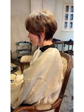 髪質改善と縮毛矯正の専門店 サンティエ(scintiller) 大人綺麗な小顔襟足スッキリショートボブ　30代40代50代