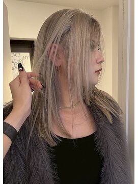 ゾーイダイミョウ(ZOEY daimyo) 大名　レイヤーカット　ブリーチカラー