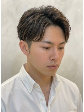 ヨシザワインク プレミアム 横浜 桜木町店(YOSHIZAWA Inc. PREMIUM) 束感ショート爽やかフェードカット毛流れセンターパート理容室