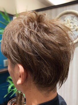 HAIR SHOP ゴウ六 ツーブロック*プラチナアッシュ