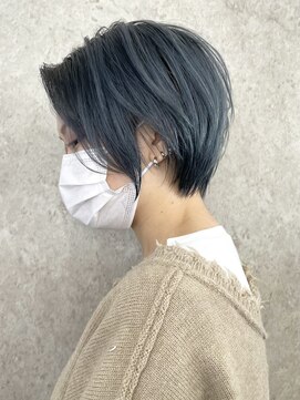 サンク 原宿 表参道(cinq) ショートボブ水色ブルーカラーアースカラーブリーチダブルカラー