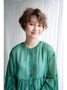 マグノリア オモテサンドウ(MAGNOLiA Omotesando) ボリュームショートパーマ・・・HINATA