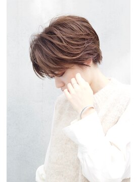 レンジシ オモテサンドウ(RENJISHI omotesando) ラベンダーベージュの前下がりショート 前髪なしショート