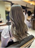 自然な透明感が叶う透き通るような艶髪カラー