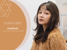 【抜け感たっぷりの“ミディアムスタイル”】毛先の揺れ感が女性らしさを引き立てます♪