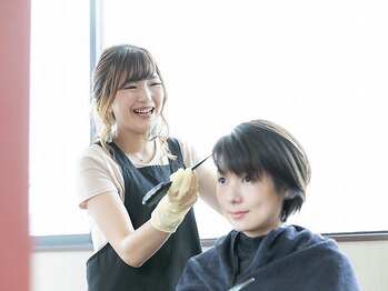 カラープラス 沼津店の写真/【沼津/上香貫】根元染め（リタッチ）も全体染めも◎カラー専門店だから、お手頃価格×短時間でキレイに！