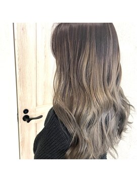 アンクス(anx) モノトーングレージュのバレイヤージュ