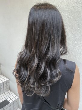 モルニ(MORNI) 黒髮ロング_マロンベージュ Aラインボブ かきあげ