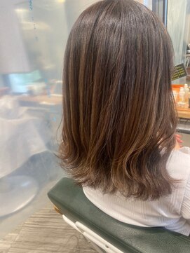 ライズ バイ レボ(RISE by REVO) 大人かわいい/レイヤーロング/グレーベージュ/前髪パーマ/我孫子
