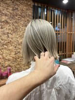 イー(E)&nbsp;White beige