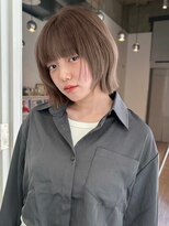 オリーブグレージュ 透明感カラー ウルフレイヤー 顔周りカット