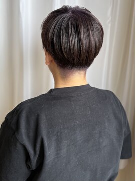 ベルフェミンイオンS.C ツヤ感×深みパープルが映える大人のショートスタイル