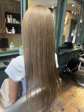 ヘーゼルベージュグレージュブロンドカラー全頭ブリーチ