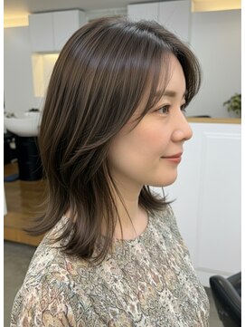 大人ミディアムレイヤーカット/前髪無し/30代40代50代