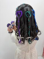 アミカ(Amica) 推しカラーエクステいれた可愛いハーフアップ/ハートアレンジ