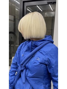 ヴァーディ オモテサンドウ(Vardy omotesando) ホワイトカラー・ハイトーンボブ・ケアブリーチ表参道・ブリーチ