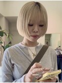 72. クリームブロンド/ミニボブ/ぱっつん前髪/顔周り